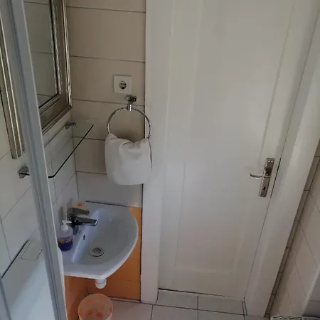 4 Apartment Split