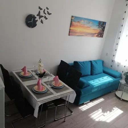 4 Apartment *